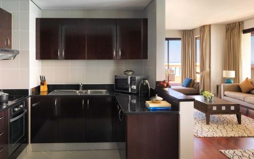 anantara_the_palm_dubai_two_bedroom_apartment_with_luxury_terrace_kitchen_1920x1037